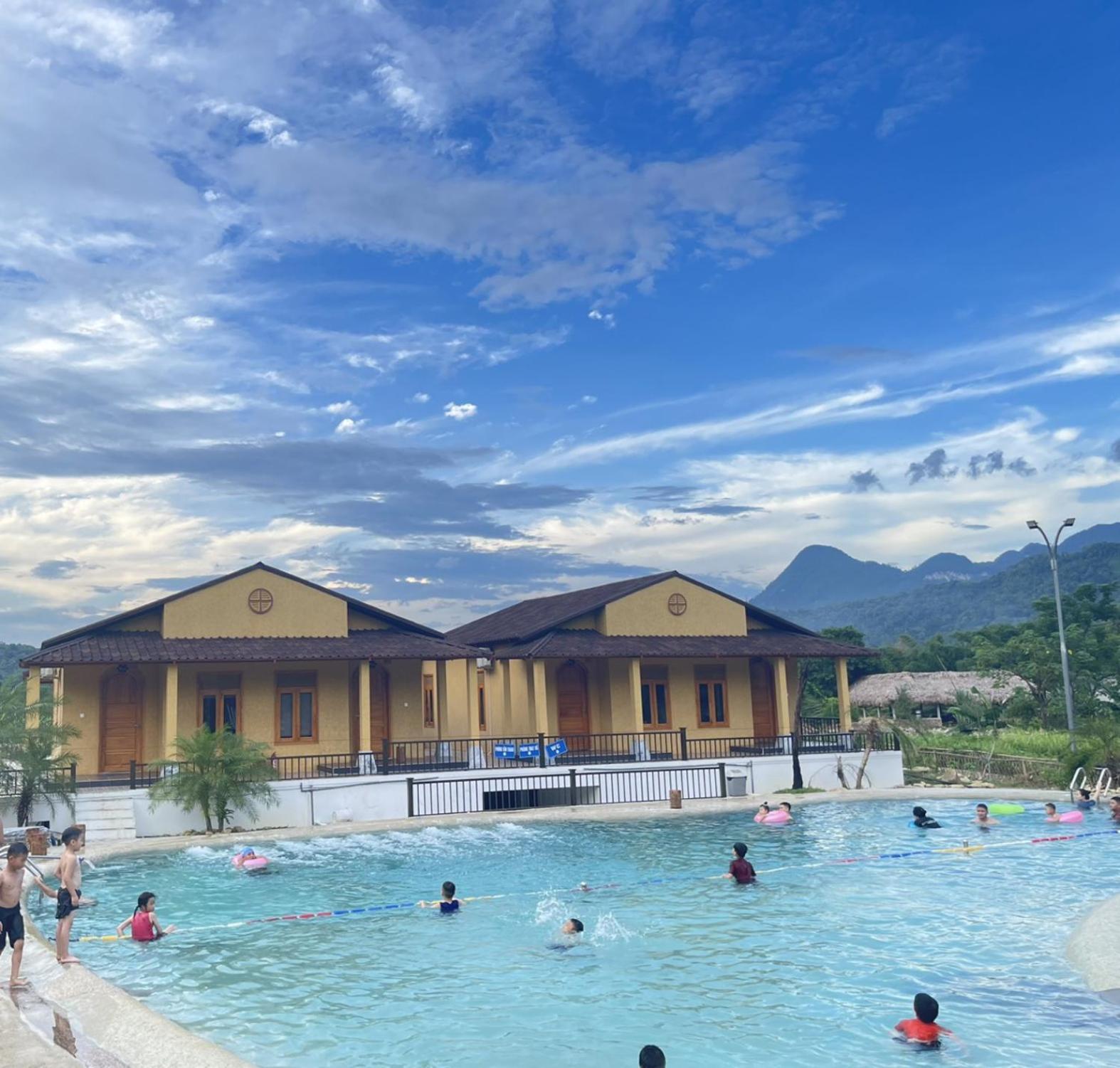 Sky Bay Lodge Ха Жианг Екстериор снимка